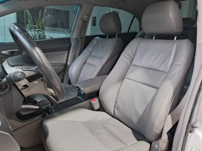 HONDA - CIVIC - 2010/2010 - Prata - R$ 49.900,00