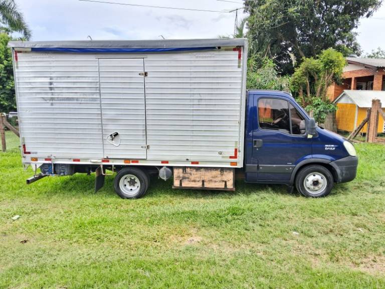 IVECO - DAILY - 2010/2010 - Azul - R$ 97.900,00