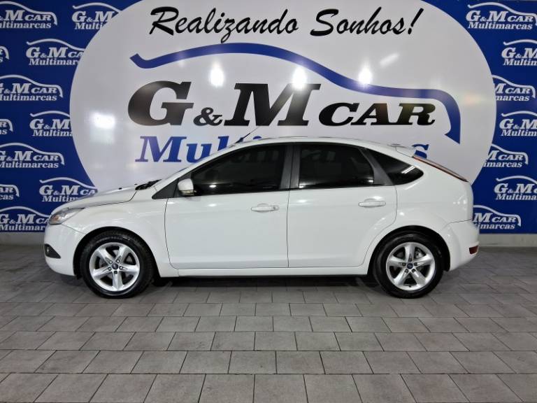 FORD - FOCUS - 2012/2013 - Branca - R$ 52.900,00