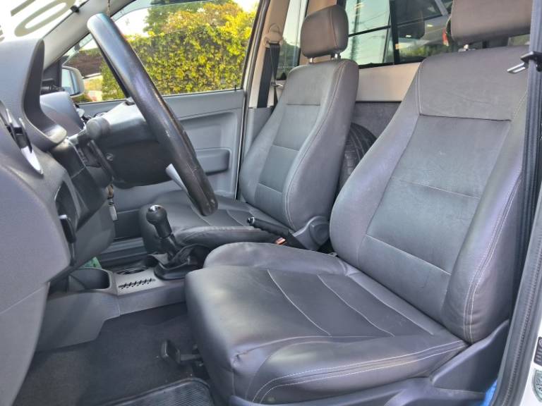 VOLKSWAGEN - SAVEIRO - 2006/2007 - Branca - R$ 47.900,00
