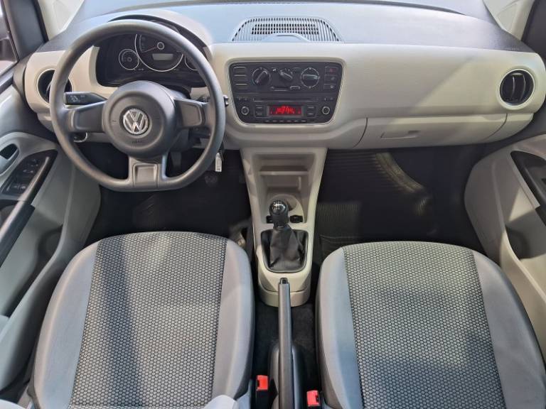 VOLKSWAGEN - UP - 2016/2017 - Prata - R$ 56.900,00