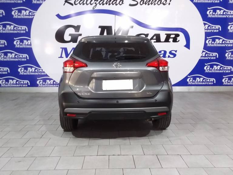 NISSAN - KICKS - 2016/2017 - Cinza - R$ 79.900,00