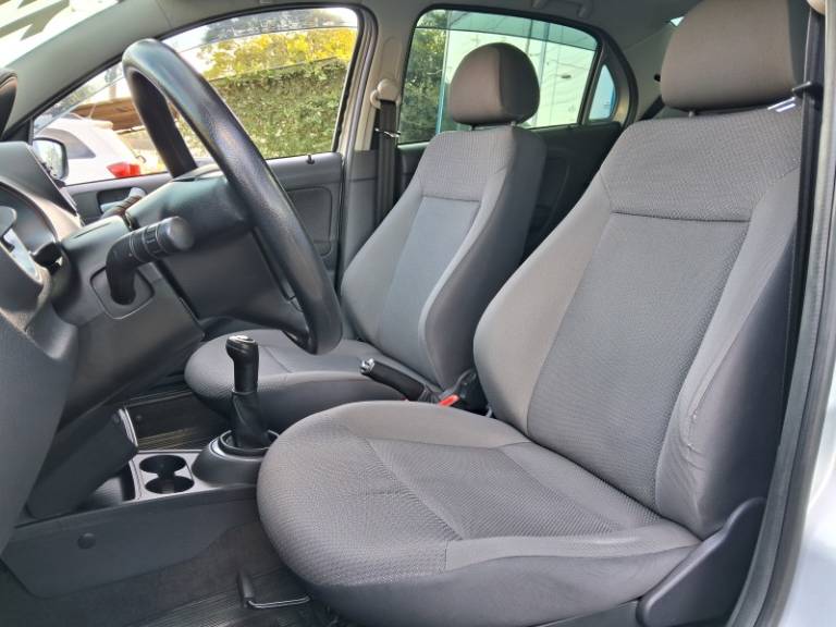 VOLKSWAGEN - VOYAGE - 2010/2011 - Prata - R$ 33.900,00