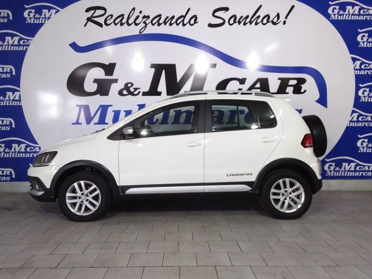 VOLKSWAGEN - CROSSFOX - 2015/2016 - Branca - R$ 59.900,00