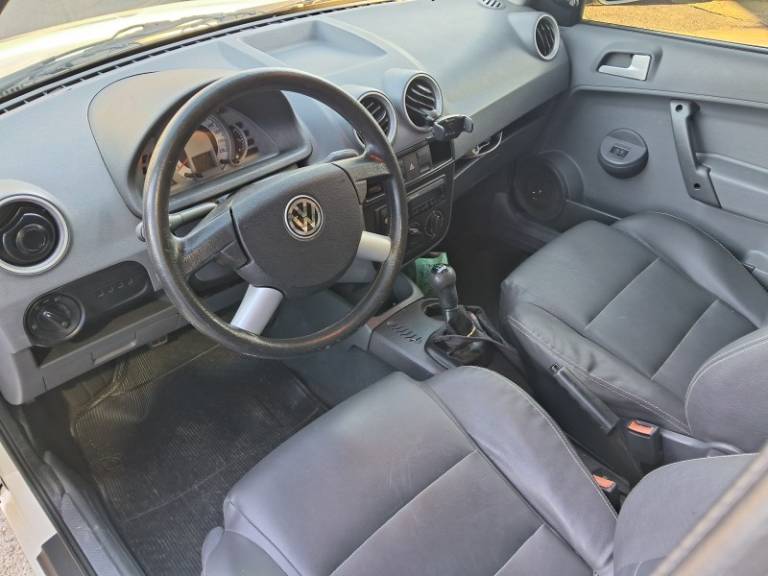 VOLKSWAGEN - SAVEIRO - 2006/2007 - Branca - R$ 47.900,00