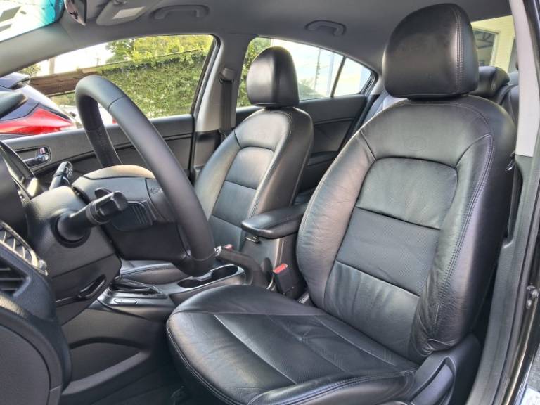 KIA MOTORS - CERATO - 2014/2015 - Preta - R$ 65.900,00
