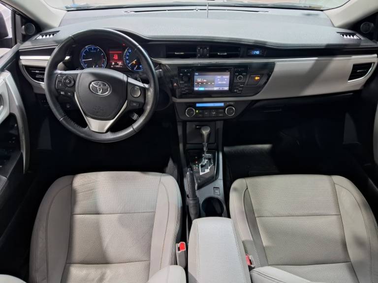 TOYOTA - COROLLA - 2015/2016 - Preta - R$ 87.900,00