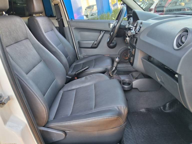VOLKSWAGEN - SAVEIRO - 2006/2007 - Branca - R$ 47.900,00
