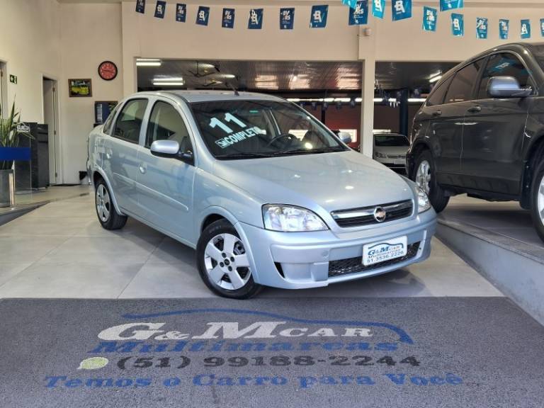 CHEVROLET - CORSA - 2010/2011 - Prata - R$ 30.900,00