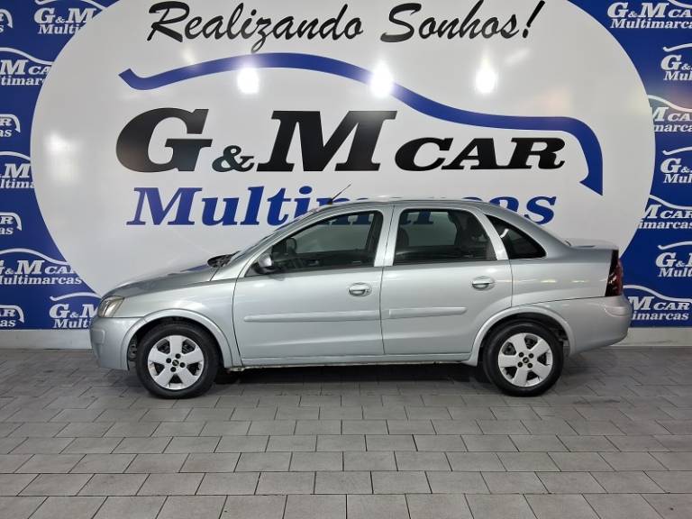 CHEVROLET - CORSA - 2010/2011 - Prata - R$ 30.900,00