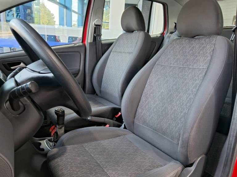 VOLKSWAGEN - FOX - 2013/2013 - Vermelha - R$ 42.900,00