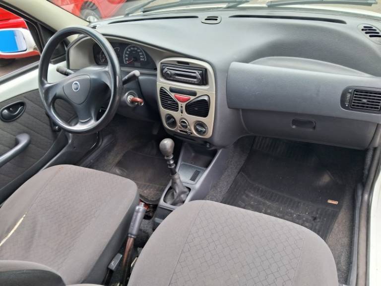 FIAT - PALIO - 2005/2006 - Branca - R$ 15.900,00