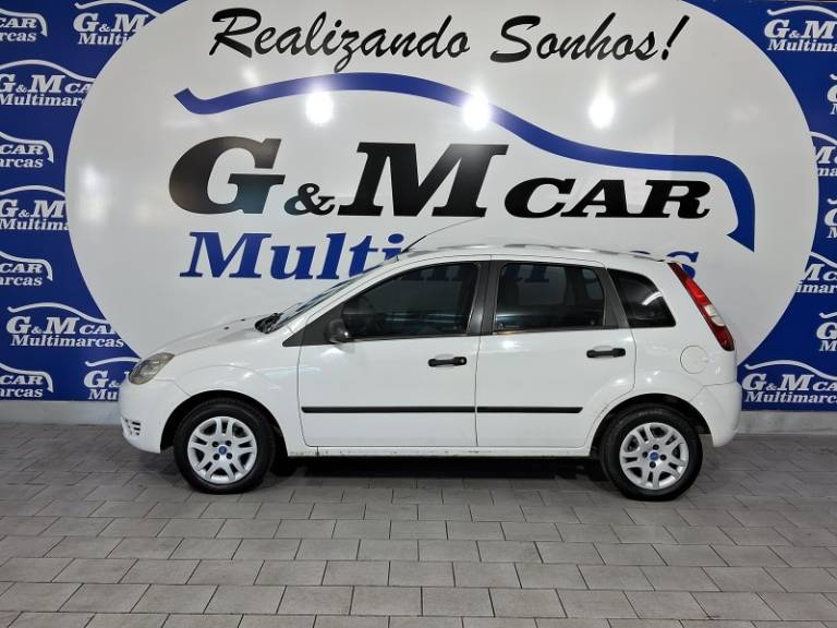 FORD - FIESTA - 2004/2005 - Branca - R$ 16.900,00