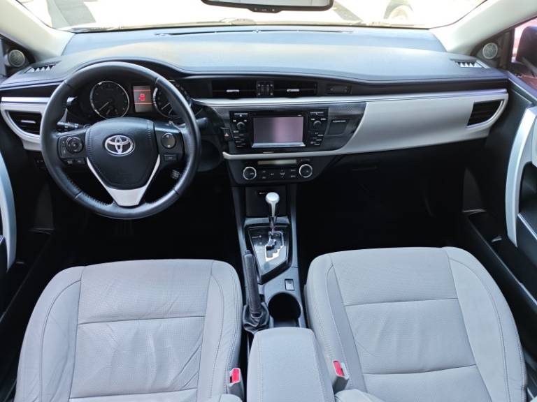 TOYOTA - COROLLA - 2015/2016 - Prata - R$ 88.900,00
