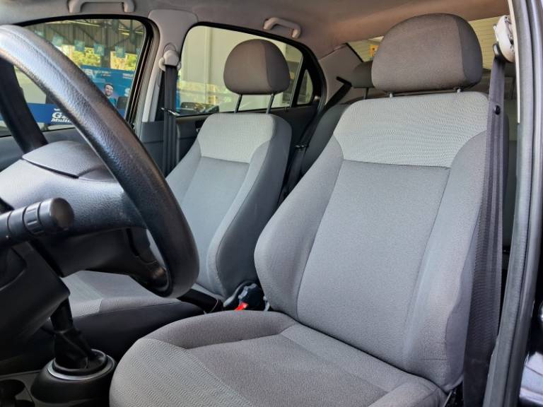 VOLKSWAGEN - VOYAGE - 2009/2010 - Preta - R$ 29.900,00