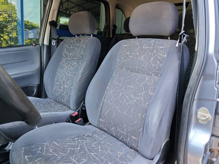 CHEVROLET - CORSA - 2001/2001 - Cinza - R$ 10.900,00