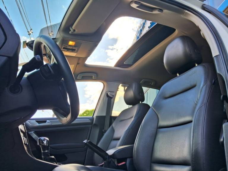 VOLKSWAGEN - GOLF - 2014/2015 - Branca - R$ 73.900,00
