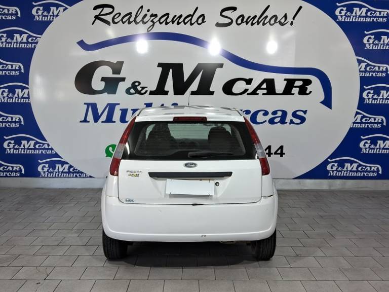 FORD - FIESTA - 2004/2005 - Branca - R$ 16.900,00