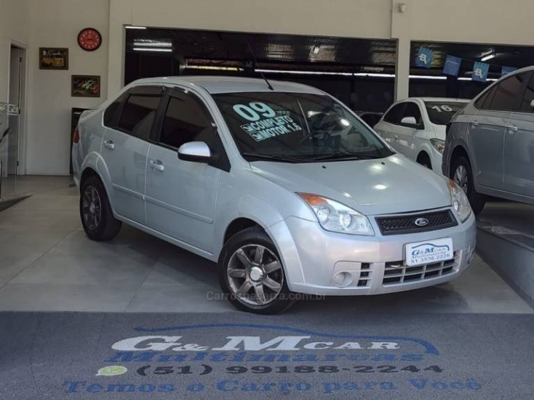 FORD - FIESTA - 2008/2009 - Prata - R$ 25.900,00