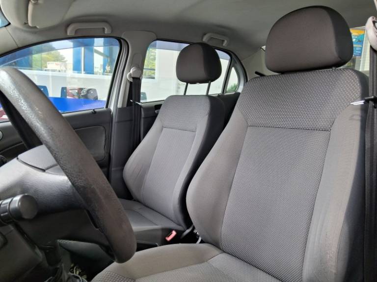 VOLKSWAGEN - VOYAGE - 2012/2013 - Prata - R$ 38.900,00