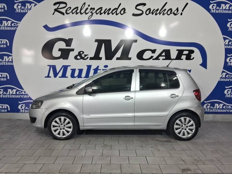 VOLKSWAGEN - FOX - 2010/2011 - Prata - R$ 33.900,00