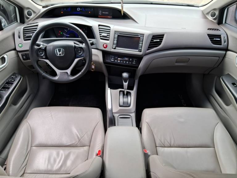 HONDA - CIVIC - 2013/2014 - Branca - R$ 81.900,00