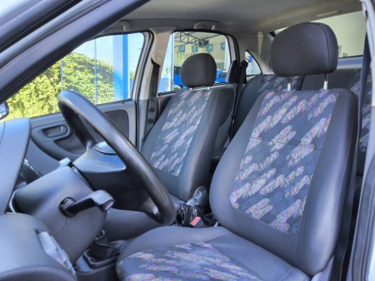 CHEVROLET - CORSA - 2005/2005 - Branca - R$ 25.900,00