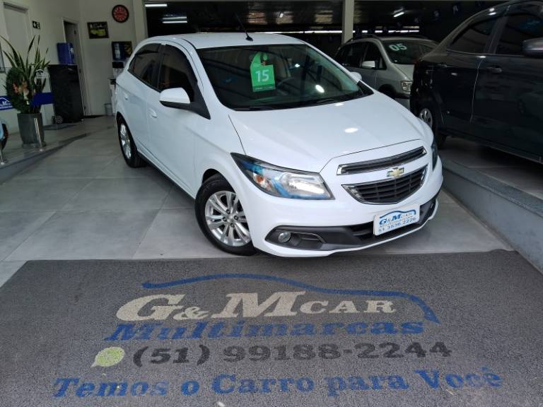 CHEVROLET - ONIX - 2014/2015 - Branca - R$ 51.900,00