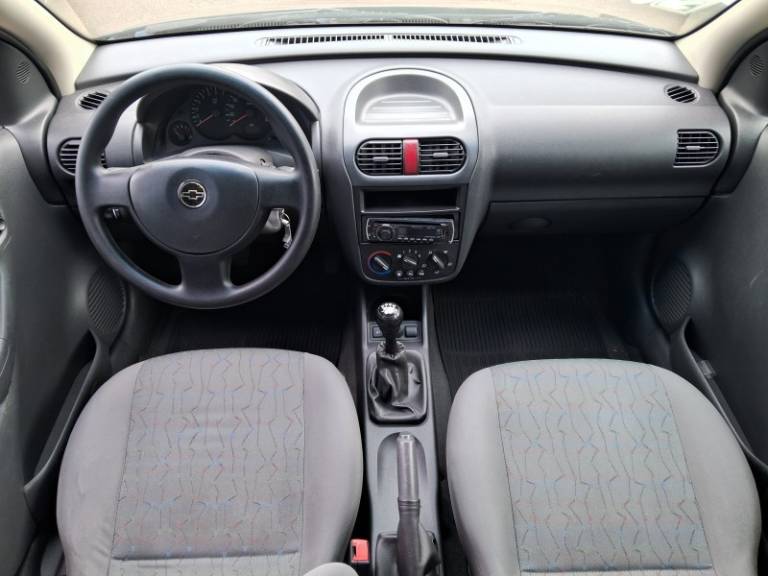 CHEVROLET - CORSA - 2005/2006 - Preta - R$ 26.900,00