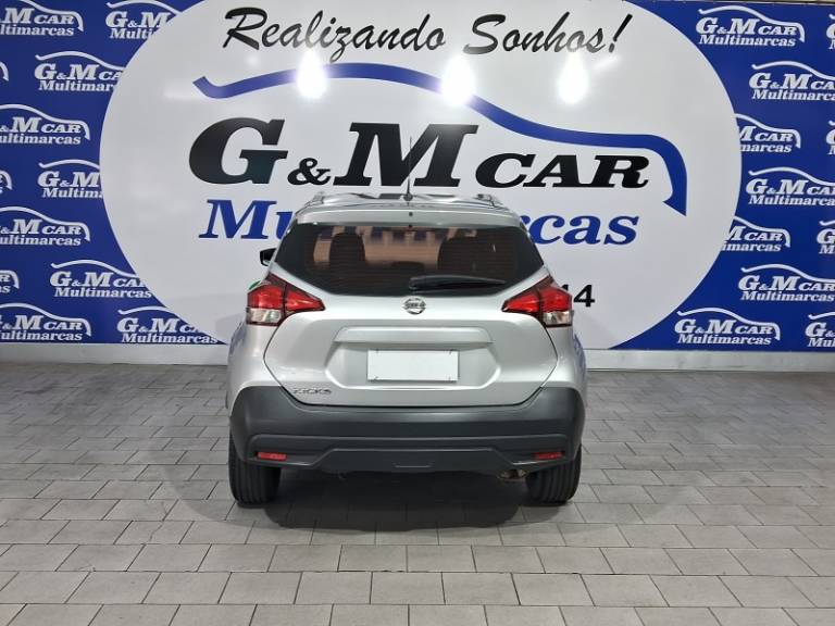 NISSAN - KICKS - 2017/2018 - Prata - R$ 73.900,00