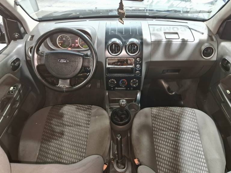 FORD - ECOSPORT - 2005/2006 - Preta - R$ 18.900,00