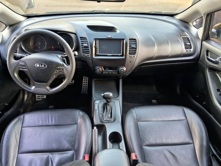 KIA MOTORS - CERATO - 2014/2015 - Preta - R$ 65.900,00
