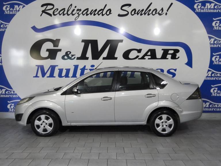 FORD - FIESTA - 2013/2014 - Prata - R$ 38.900,00