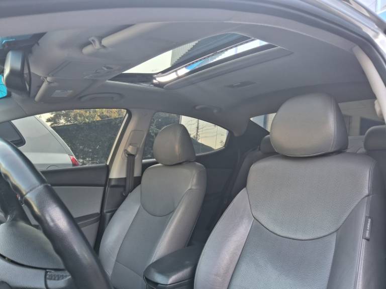 HYUNDAI - ELANTRA - 2012/2013 - Prata - R$ 67.900,00