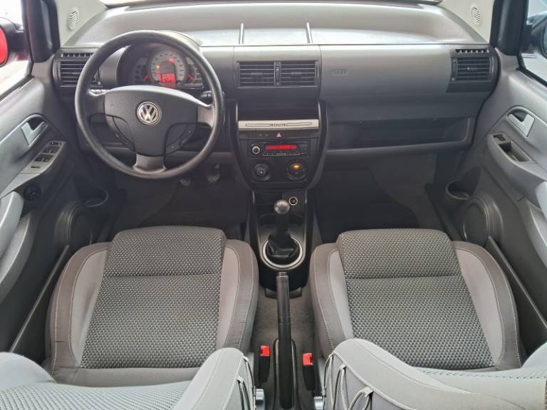 VOLKSWAGEN - FOX - 2008/2009 - Vermelha - R$ 33.900,00