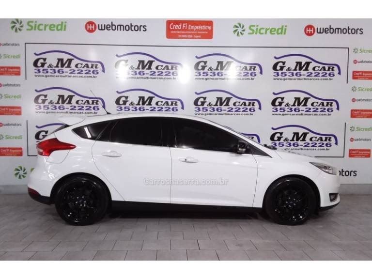 FORD - FOCUS - 2015/2016 - Branca - R$ 62.900,00