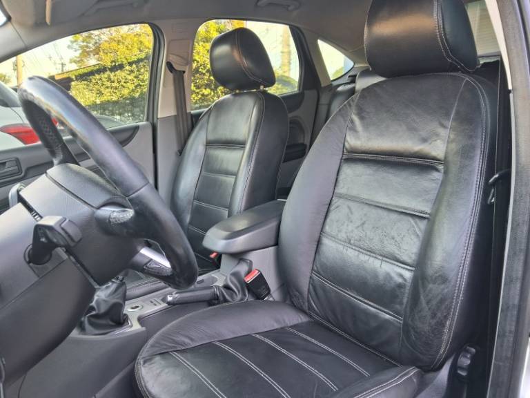 FORD - FOCUS - 2013/2013 - Prata - R$ 46.900,00