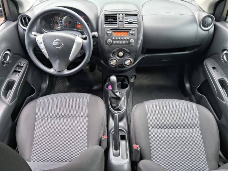 NISSAN - VERSA - 2020/2020 - Preta - R$ 52.900,00