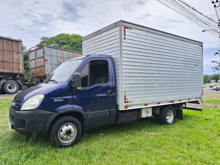 IVECO - DAILY - 2010/2010 - Azul - R$ 97.900,00