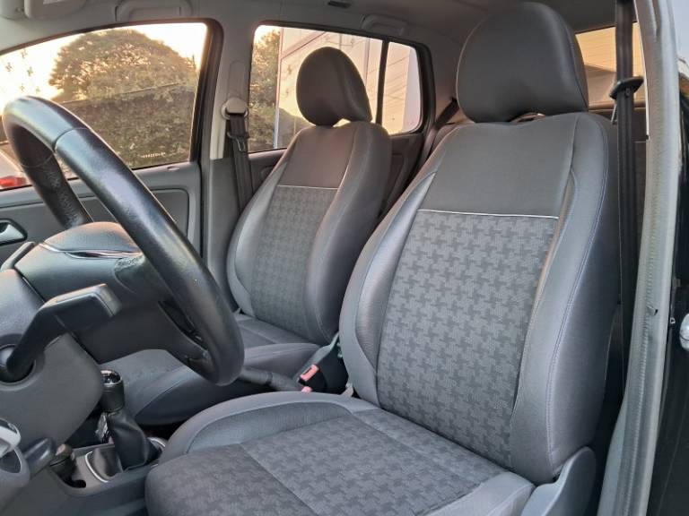 VOLKSWAGEN - FOX - 2015/2016 - Preta - R$ 49.900,00