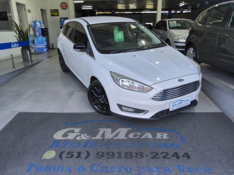 FORD - FOCUS - 2015/2016 - Branca - R$ 64.900,00